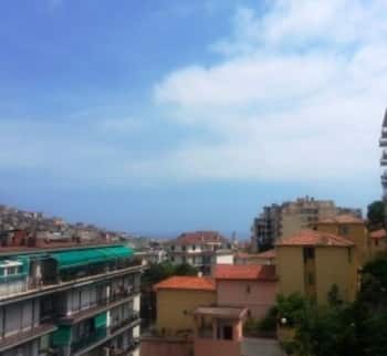 Ville de Sanremo, Ligurie à vendre penthouse avec jardin. Prix €418000