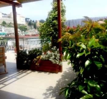Acheter un penthouse avec jardin près de la mer à San Remo, Ligurie, Italie